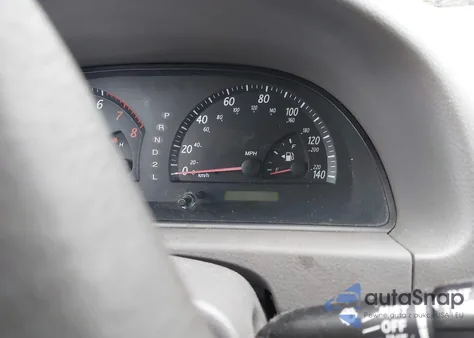 2002 Toyota Camry Le z USA, uszkodzony, nr VIN 4T1BE32K92U549374